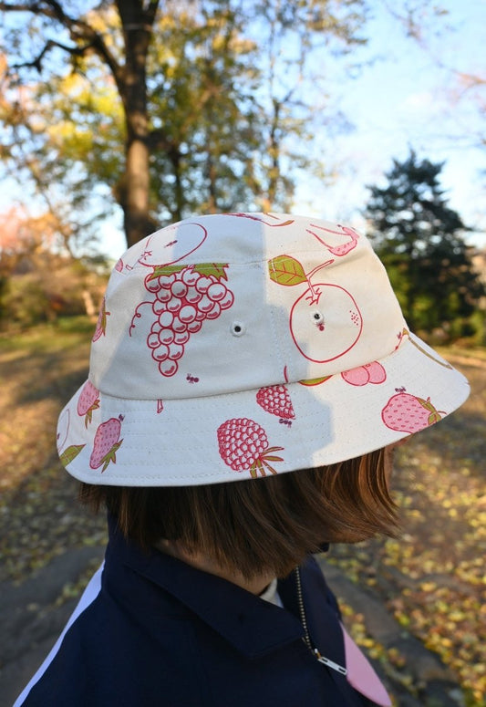 Fruit and ants printed bucket hat
