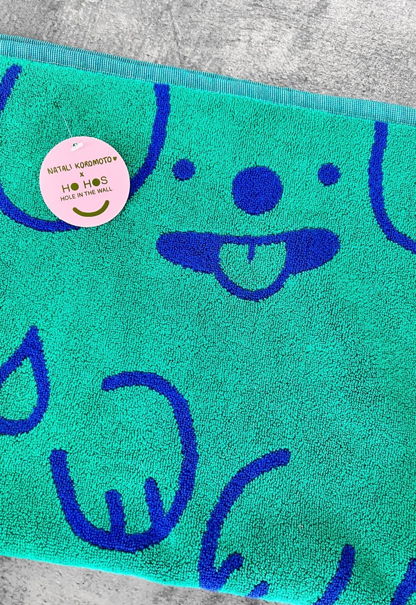 "WET DOGS" collection of terry cloth bath towels and bathmats. Natali Koromoto x Ho Hos Hole in The Wall -- Designed in Brooklyn, NY. Made in Portugal with BCI Cotton, Oeko-Tex Standard 100. Bath mat 20"x30", 1000 GSM.